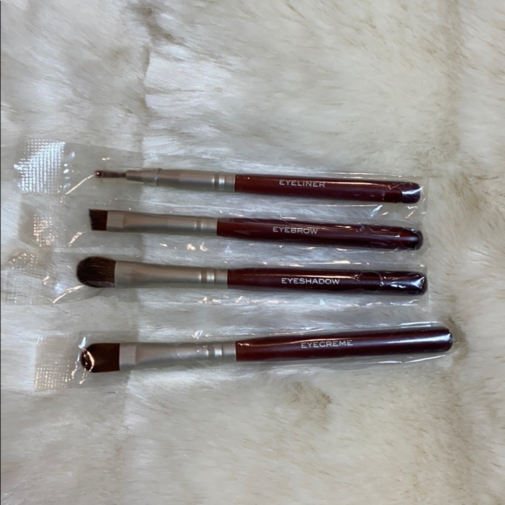 ME makeover essentials mini brush bundle